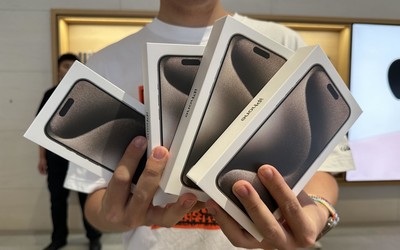 我们拿到iPhone 15真机啦！不是“咖喱味” 可放心食用